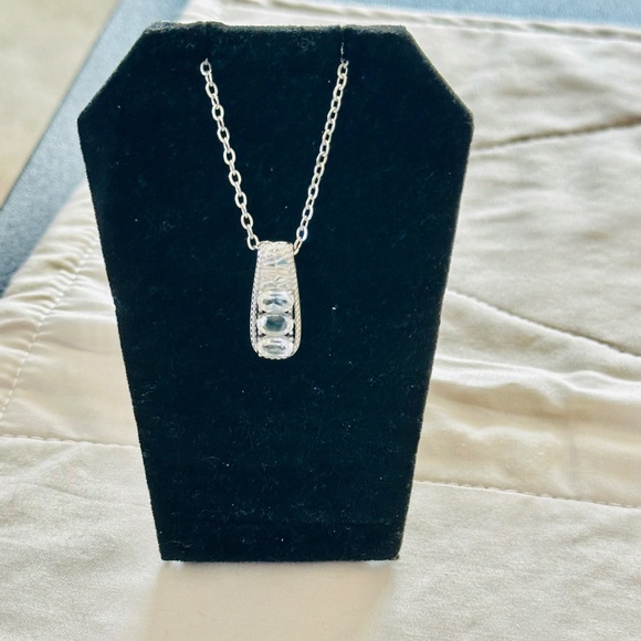Stainless Steel White Topaz 3 Stone Oval Pendant w/Chain. NWOT - Picture 14 of 15
